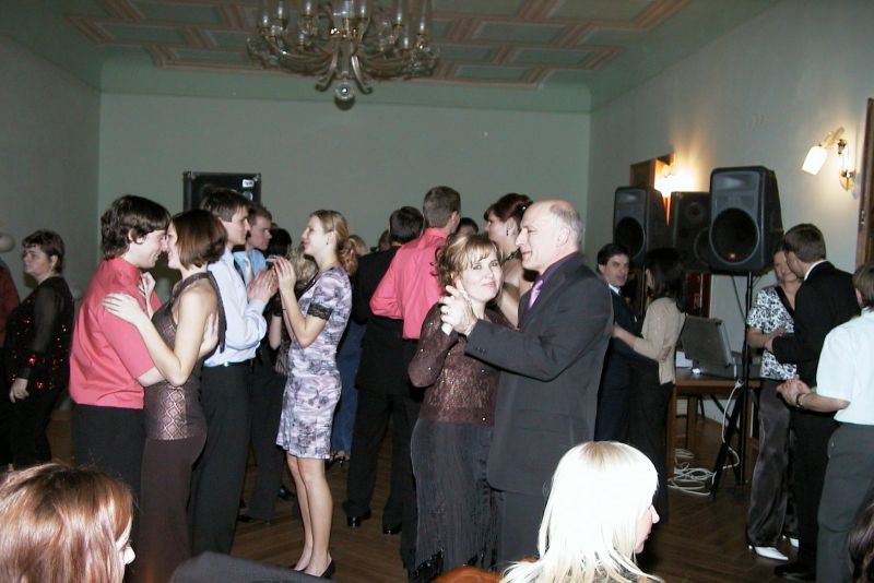63 Ples SC 2008 - na parketě bylo plno.jpg