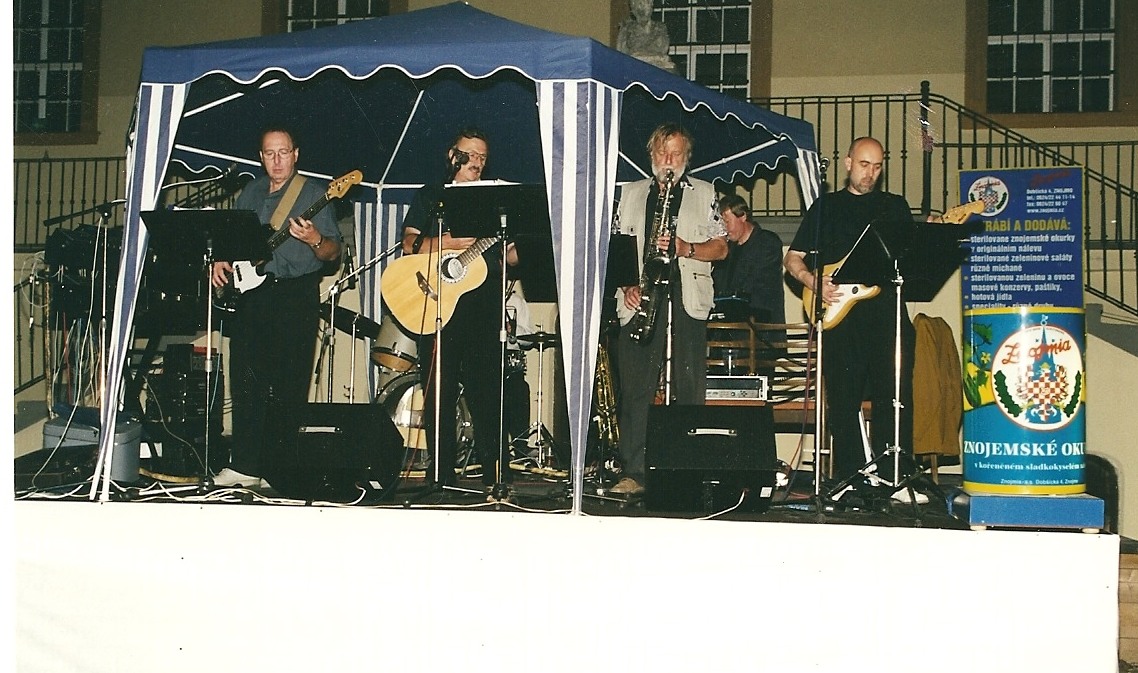 17 hradní nádvoří.jpg