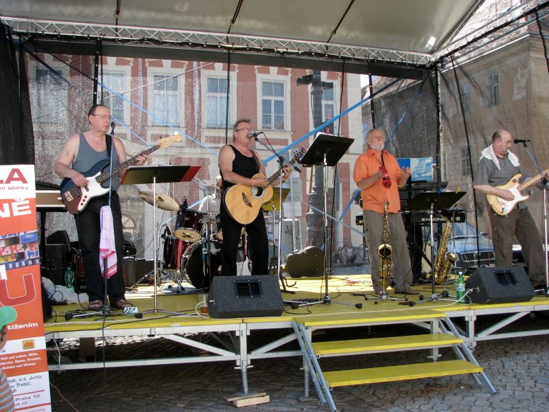 01 Meruňkové slavnosti 2009.jpg
