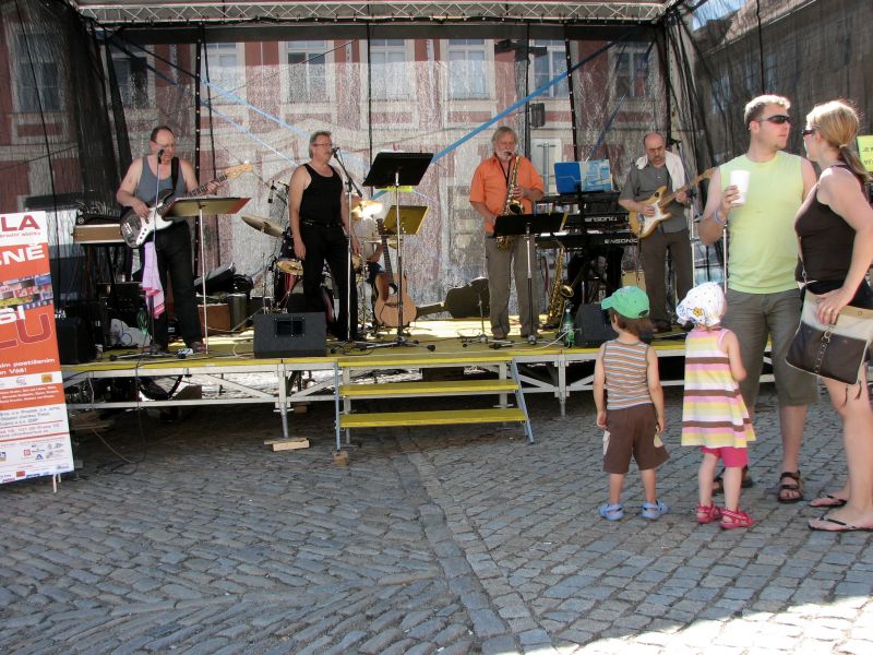 03 Meruňkové slavnosti 2009.jpg