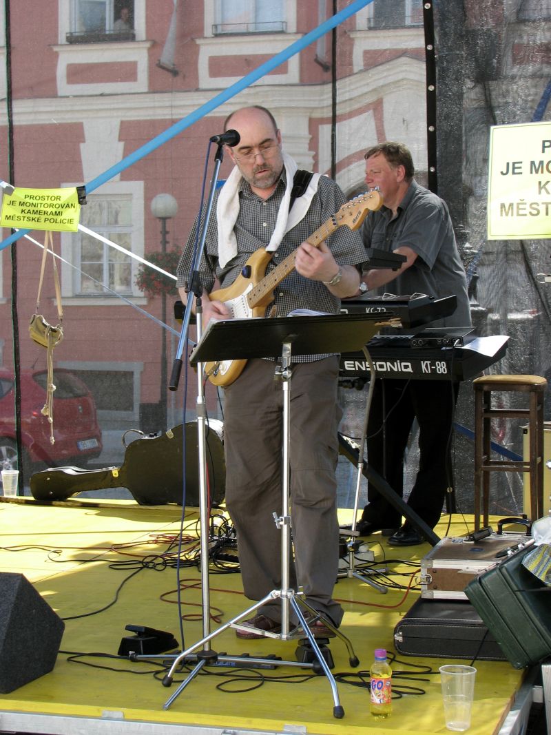 06 Meruňkové slavnosti 2009.jpg